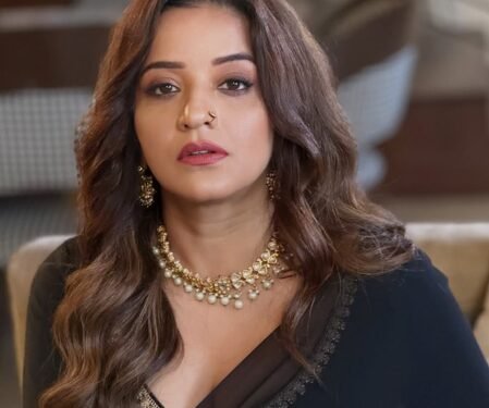 Monalisa reacts to comparisons with Rekha’s ‘Utsav’ character: ‘She is a legend’