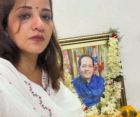 Monalisa gets emotional on father’s first death anniversary, says ‘I miss you every day’