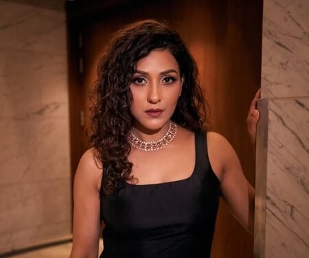 Neeti Mohan says her ‘The Revolutionaries’ song captures blossoming love, celebrates the woman in love