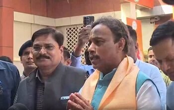 ‘SP’s ‘PDA’ means ‘Paraya Dhan Apna’, says Vinod Tawde in swipe at Akhilesh Yadav