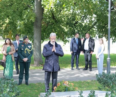 EAM Jaishankar pays tribute at Kolhapur Memorial in Warsaw