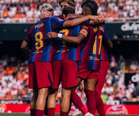 Barcelona thrash Valencia 5-0 to maintain perfect La Liga start
