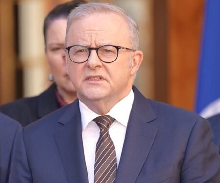 Australian PM announces opt-out laws for social media algorithms