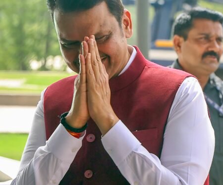 WDFC to cut logistics costs to 7 pc, give India an edge over China: Maha CM