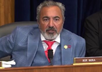 US Bill offers green cards pathway to long-term visa holders with public-service jobs