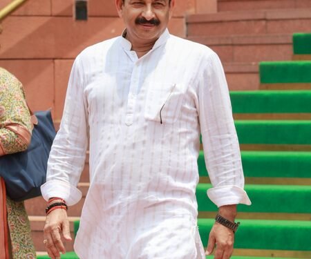 Manoj Tiwari’s concert ‘Hind Ke Sitara’ postponed amidst Satya Niketan tragedy