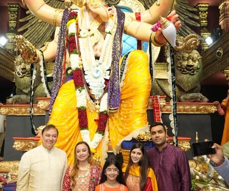Pranav, Adani, Karan Adani visit historic Chinchpokli Cha Chintamani on Ganesh Chaturthi