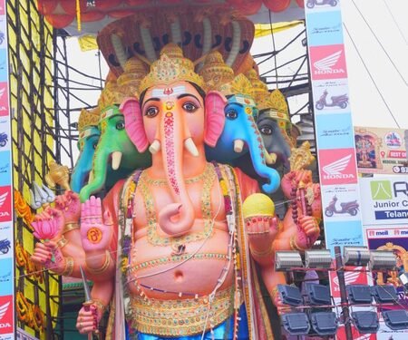 Telangana Guv offers first puja to Khairatabad Ganesh; CM wishes people