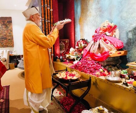 PM Modi offers prayers at Piyush Goyal’s residence on Ganesh Chaturthi