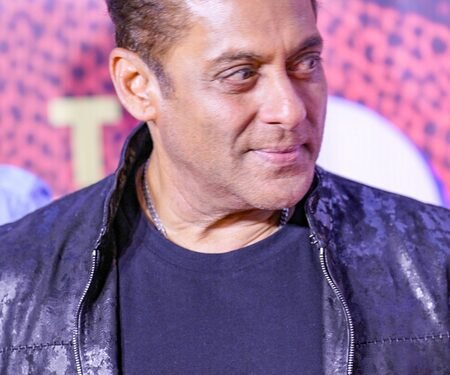 Salman Khan urges actors to take a stand against inappropriate shots by paparazzi: Ek chamat maaro