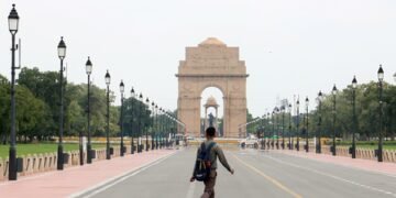 Delhi-NCR to remain dry as IMD forecasts clear skies; mercury to touch 34 degree Celsius