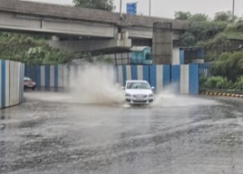 Delhi downpour: Several flights diverted, hundreds delayed