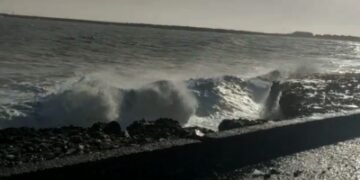Cyclone warning signal hoisted at 9 ports in Tamil Nadu, Puducherry