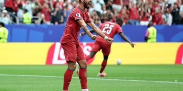 Carrick backs Fernandes’ commitment to Man Utd, saying he will continue as captain