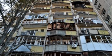 Ukraine, Russia begin humanitarian ceasefire in Oleshky