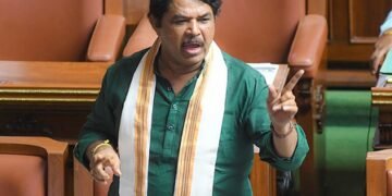 After cop stops ministers during Mysuru Dasara, Karnataka BJP accuses govt of hypocrisy