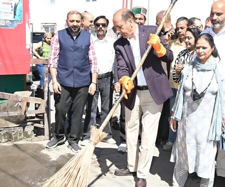 Himachal: Jai Ram Thakur pays tribute to Gandhi, Shastri