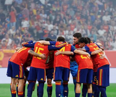 Spain beat Czech Republic to continue winning start to Nations League