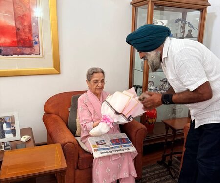 New Punjab Congress president meets former PM Manmohan Singh’s wife, takes her blessings