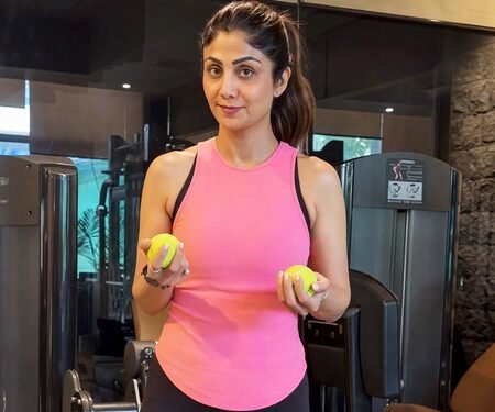 Shilpa Shetty doles out Monday motivation, shows off her focus and coordination with ball exercises