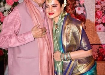 Shatrughan Sinha wishes Rekha on 72nd b’day: Lots of love for our own, mystic, mysterious woman