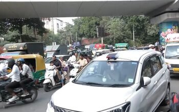 Stones pelted at bus carrying detained CJP protesters in Delhi’s Jhandewalan