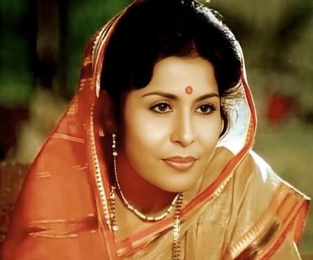 Maharashtra CM Devendra Fadnavis mourns the loss of veteran Lavani artiste and actress Madhu Kambikar
