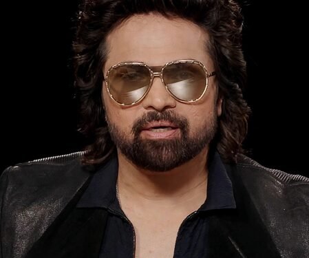 Himesh Reshammiya gets emotional remembering late father listening to Akshay Kumar’s Main Jahaan