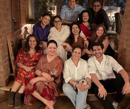 ‘Kyunki Saas Bhi…’ gang Smriti Irani, Apara Mehta, Gauri Pradhan & others reunite ahead of show’s finale