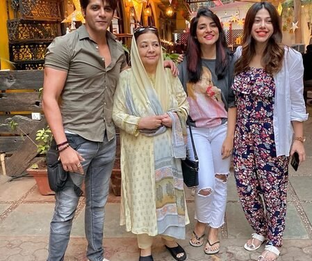 Simple Kaul shares fun moments with ‘Shararat’ team Karanvir Bohra, Farida Jalal, Shruti Seth, Adittie Malik