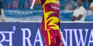 In-form Hope doesn’t throw his bat away, plays proper cricket shots, says Chanderpaul