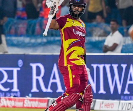 In-form Hope doesn’t throw his bat away, plays proper cricket shots, says Chanderpaul