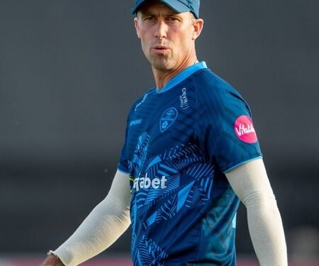 Veteran batter Wayne Madsen signs new one-year red-ball deal with Derbyshire