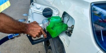 Govt raises petrol export duty to Rs 2.5 per litre, slashes diesel duty