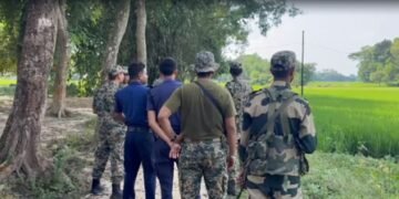 BSF hands over two detained Bangladeshi policemen to BGB