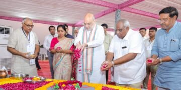 Gujarat: HM Amit Shah lays foundation for 81-foot Shiva statue at temple during Navratri