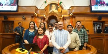 Delhi Speaker Vijender Gupta interacts with 170 students from J&K, 5 states