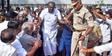 Kumaraswamy leads padyatra to DG-IGP office demands swift action into sting operation row