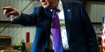 Trump touts US strength ahead of midterms