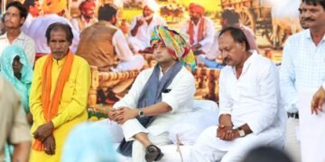 MP: Scindia rides bullock cart, interacts with villagers at Gram Chaupal