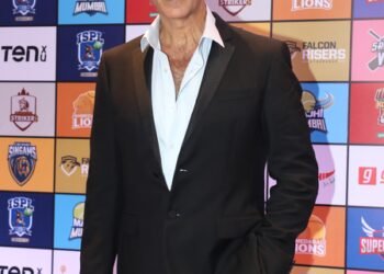 When Akshay Kumar revealed that his father is the only influence in his life