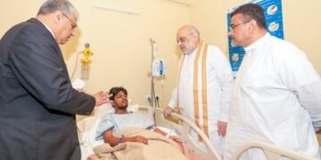 Kolkata stampede: Amit Shah visits hospital, meets injured devotees