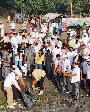 ‘Chalo Yamuna Campaign’: Mega cleanliness drive at 70 Delhi ghats, thousands offer ‘Shramdaan’