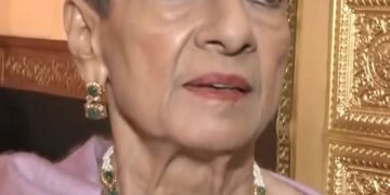 Tanuja opens up about 80 years of Durga Puja celebrations, calls it a ‘very big thing’
