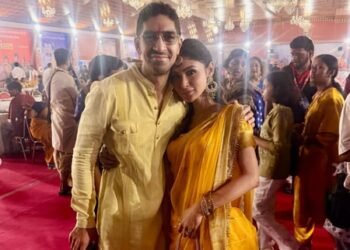 Mouni Roy reunited with ‘Brahmastra’ maker Ayan Mukerji  during Durga Puja