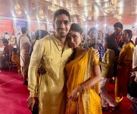 Mouni Roy reunited with ‘Brahmastra’ maker Ayan Mukerji during Durga Puja