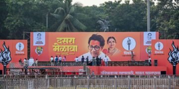 Maha political showdowns at Dussehra rallies today as Shinde, Uddhav stage shows of strength