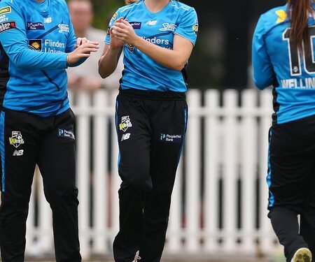 Darcie Brown ruled out for WBBL 12 with back injury