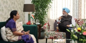 Delhi CM calls on L-G, discusses development issues