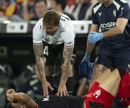 Football: Athletic Bilbao striker Guruzeta suffers serious knee injury